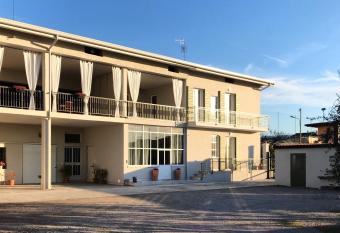 Corte Viviani allows 18 year olds to book a room