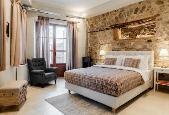 Aldia Suites Arachova allows 18 year olds to book a room