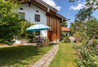 Landhaus Gustl allows 18 year olds to book a room