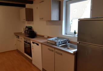 LMI Haus & Urlaub Monteurwohnungen 2 has Balcony rooms