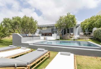 Villa Valente Lino Mykonos allows 18 year olds to book a room