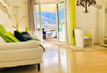 13 Family central modern app with Lake View has Balcony rooms