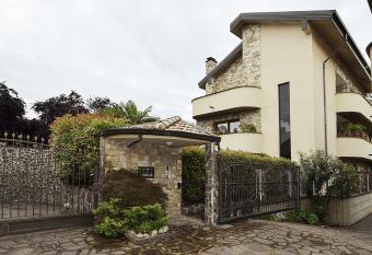 ILLUVIA affitto camere allows 18 year olds to book a room