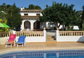 Larnella has Balcony rooms