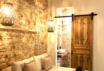 Casa Poeta Pelayo has Balcony rooms