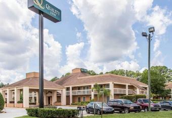 Quality Inn Kingsland allows 18 year olds to book a room