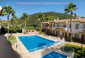 Casa Rural las Rosas de Benaojan has Balcony rooms