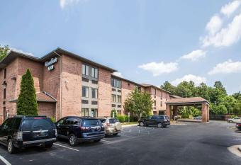 Comfort Inn and Suites Lenoir Hwy 321 Northern Foothills allows 18 year olds to book a room