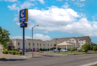 Comfort Inn Bismarck allows 18 year olds to book a room