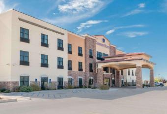 Comfort Suites Roswell allows 18 year olds to book a room