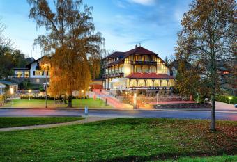 PARK VILLA zentral am Mittelrhein allows 18 year olds to book a room