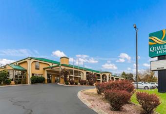 Quality Inn Russellville has Smoking rooms