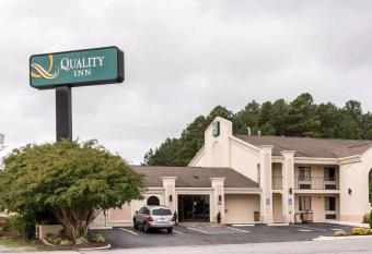 Quality Inn South Hill I-85 has Smoking rooms
