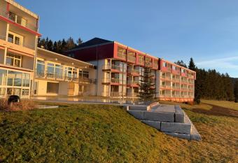 Hotel Saigerh  h allows 18 year olds to book a room