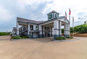 Quality Inn & Suites Canton has Smoking rooms