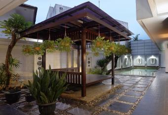 ARCS House Pakubuwono by Jambuluwuk has Balcony rooms