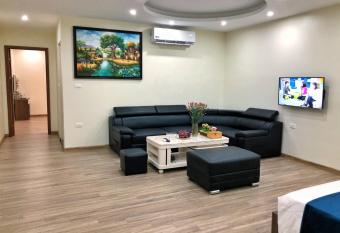 Noi Bai Boutique Hotel has rooms with a private hot tub