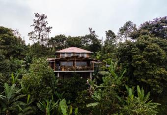 Casa de Vista Alta allows 18 year olds to book a room