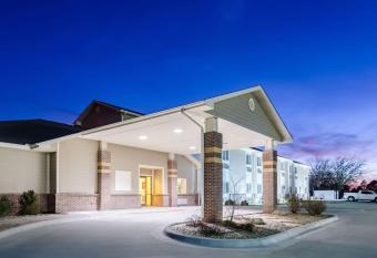 Rodeway Inn & Suites Hoisington allows 18 year olds to book a room