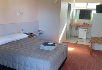 The Royal Motel has Balcony rooms