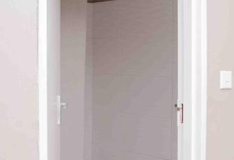 The Graceland Guesthouse has Balcony rooms