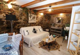 Maison d une chambre a Saissac has Smoking rooms