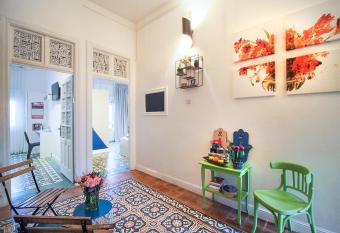 Paamonim Central Studios allows 18 year olds to book a room