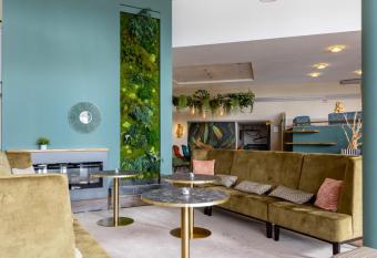 Parkhotel Ropeter allows 18 year olds to book a room