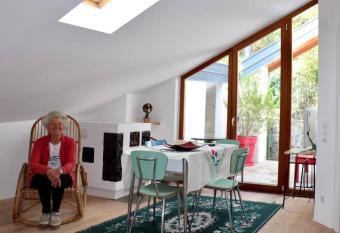 Zweizimmer-Wohnung mit Schlossblick has Balcony rooms