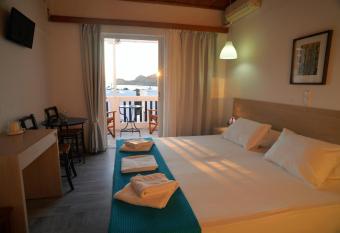 Stefos Rooms has Balcony rooms