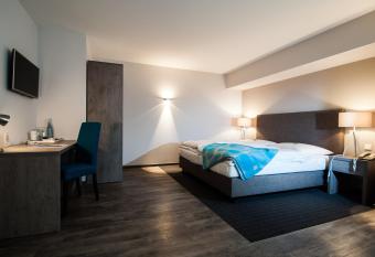 Hotel Alte Redaktion allows 18 year olds to book a room