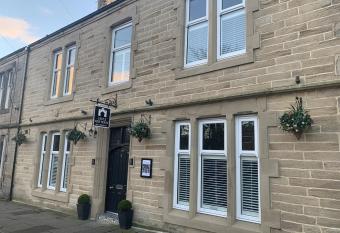 Castle View Bed and Breakfast allows 18 year olds to book a room