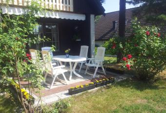 Anitas B&B Stockholm/V  llingby has Balcony rooms