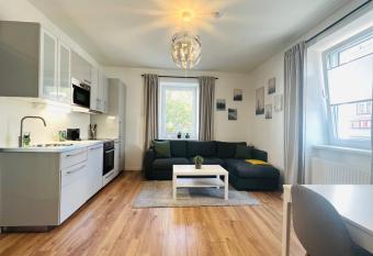 White Inn - Kuschelige Ferienwohnung allows 18 year olds to book a room