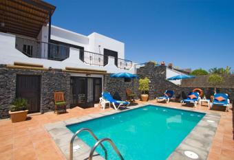 4 bedroom Villa Saturn with private heated pool has Balcony rooms