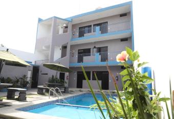 Hotel Del Mar allows 18 year olds to book a room