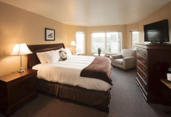 The Seaside Oceanfront Inn allows 18 year olds to book a room