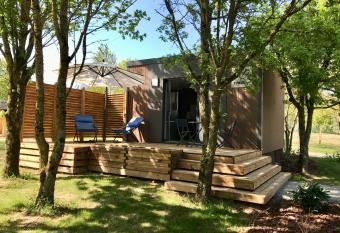 Cottage du garlai has Balcony rooms