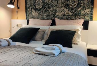 INSIDEHOME Apartments -   tico del Val allows 18 year olds to book a room