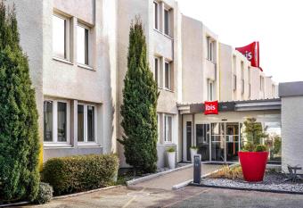 ibis Arles allows 18 year olds to book a room