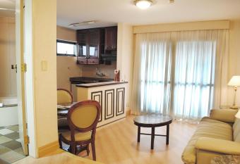 Travel Inn Paulista Wall Street has rooms with a private hot tub