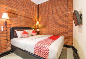 Super OYO 3118 Maxi Budget allows 18 year olds to book a room