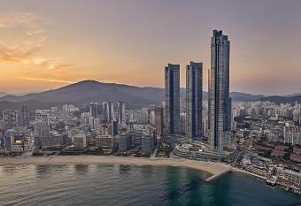 Signiel Busan has Balcony rooms