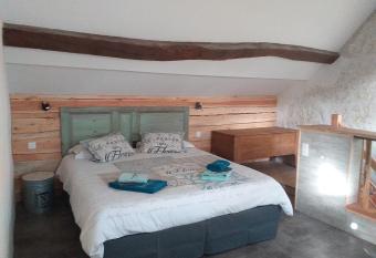 La BerryCurienne proche du Zoo de Beauval Saint-Aignan avec SDB, WC ET SPA PRIVATIF pour chaque chambre allows 18 year olds to book a room