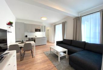 White Inn - Ferienwohnung mit Terrasse allows 18 year olds to book a room