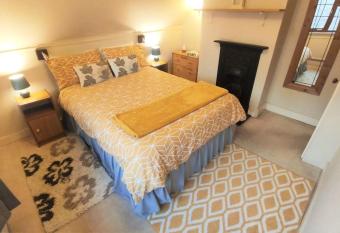 Eastwood Cottage - Forest Row has Balcony rooms