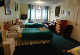 The Jays Guest House has Balcony rooms