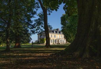 Domaine Le Parc allows 18 year olds to book a room