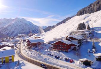 IFA Alpenrose Hotel Kleinwalsertal has Balcony rooms