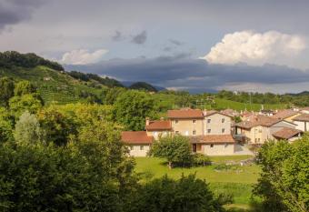 Gai De Sora Bio charming B&B allows 18 year olds to book a room